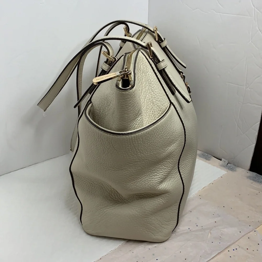 Michael Kors Jet Set Tote in Vanilla